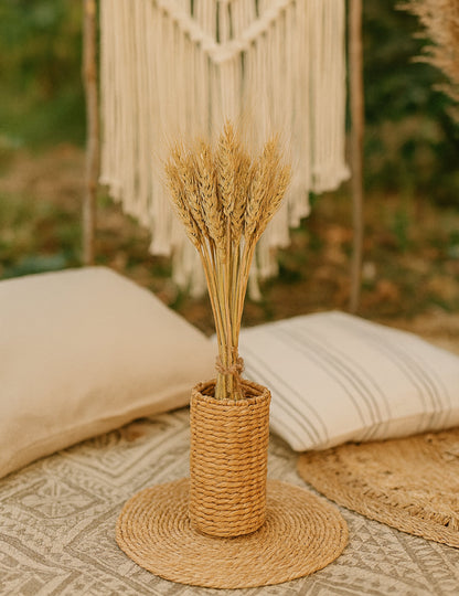 Mise en scène bohème du bouquet d'épis de blé naturel