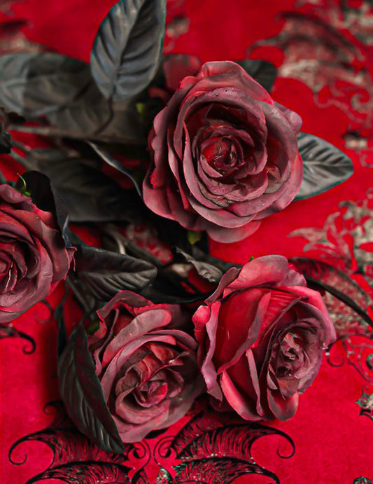 Bouquet de 5 roses bordeaux avec feuilles noires 48 cm