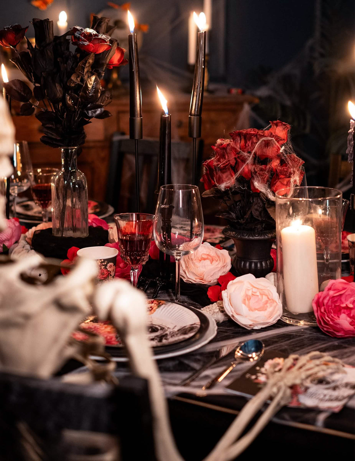 Buchet de trandafiri halloween pentru decorațiune roșii cu pânze de păianjen