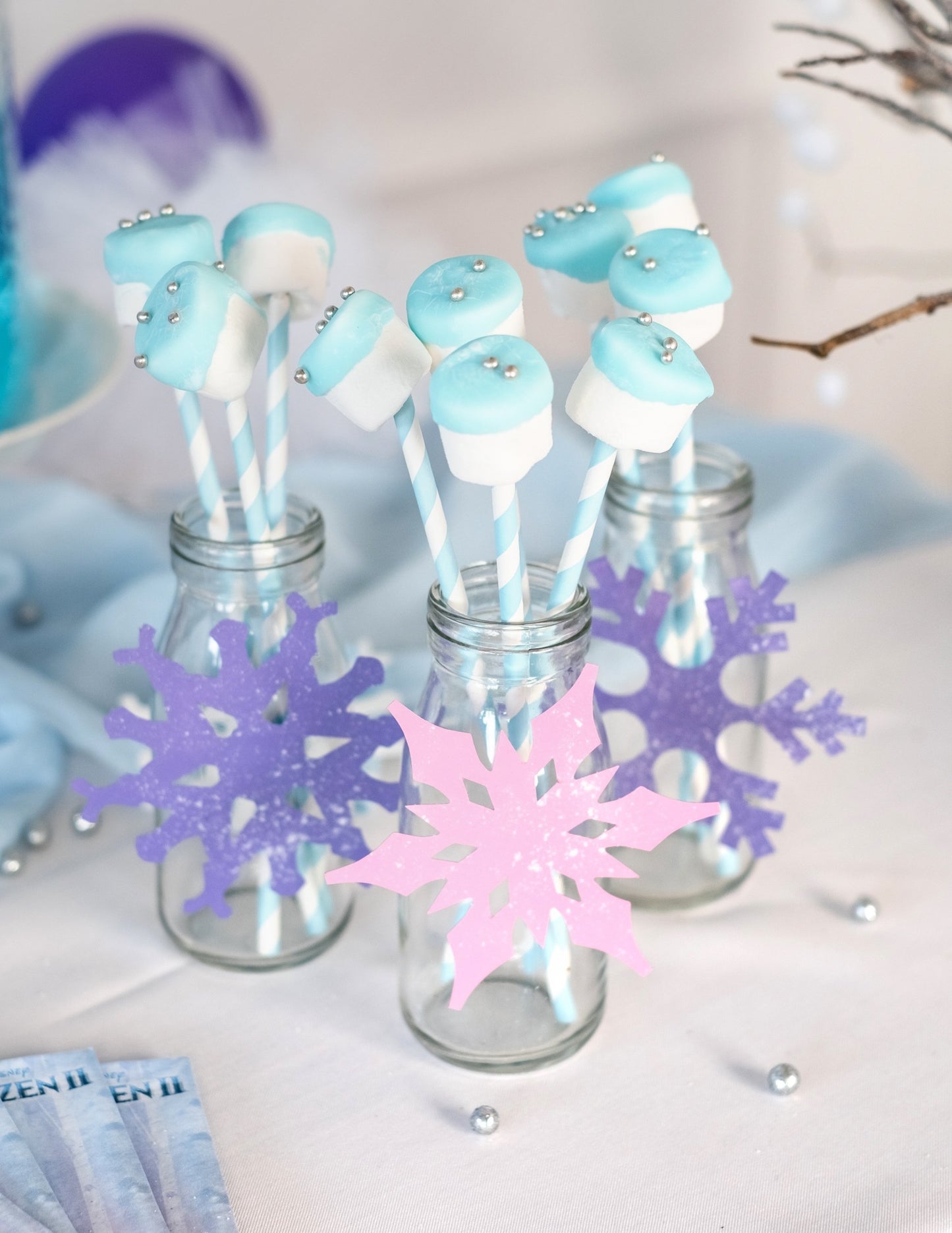 Prezentare de iarnă cu fulgi de zăpadă a sticlei candy bar din sticlă