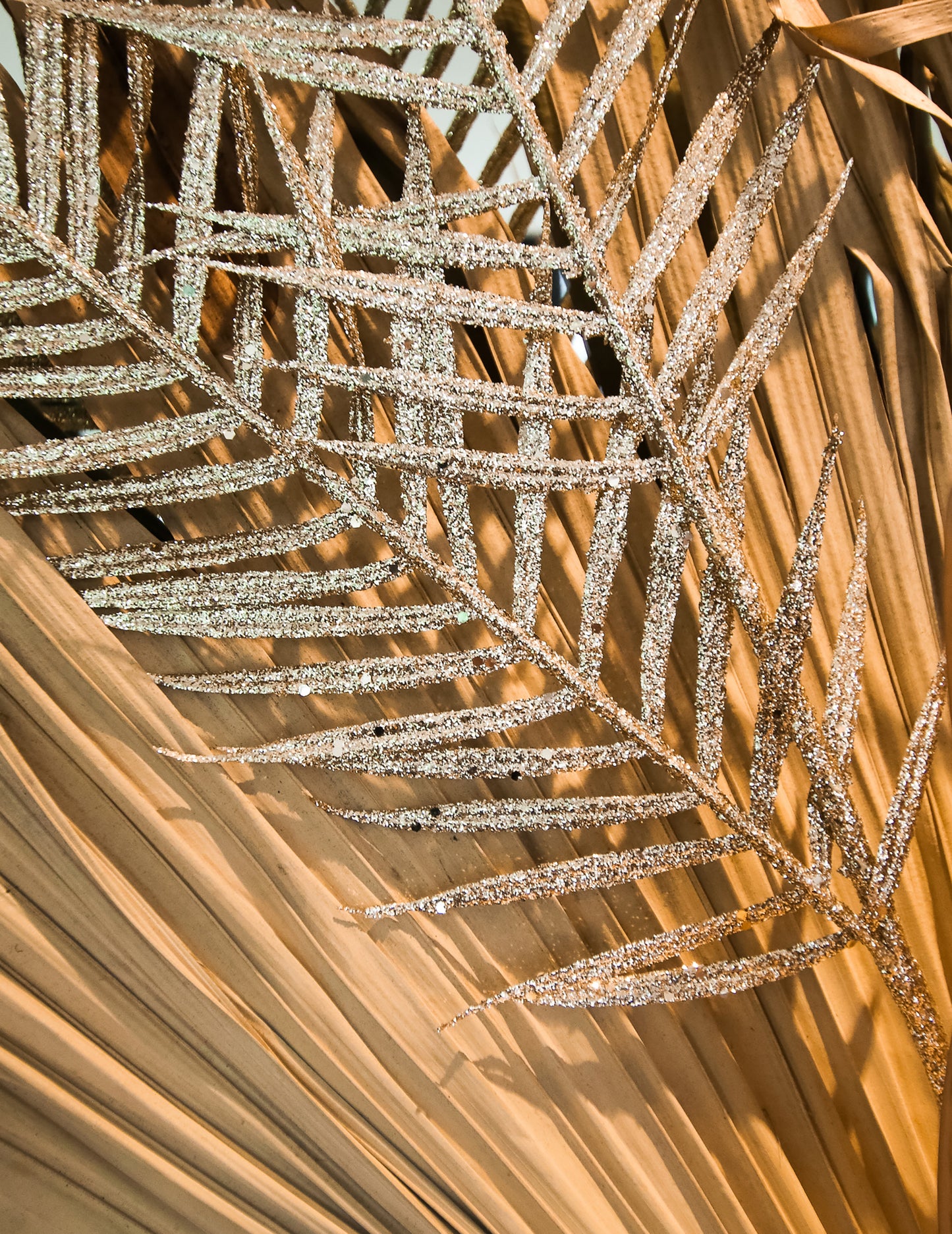 Ramură de ferigă cu sclipici auriu 1m 