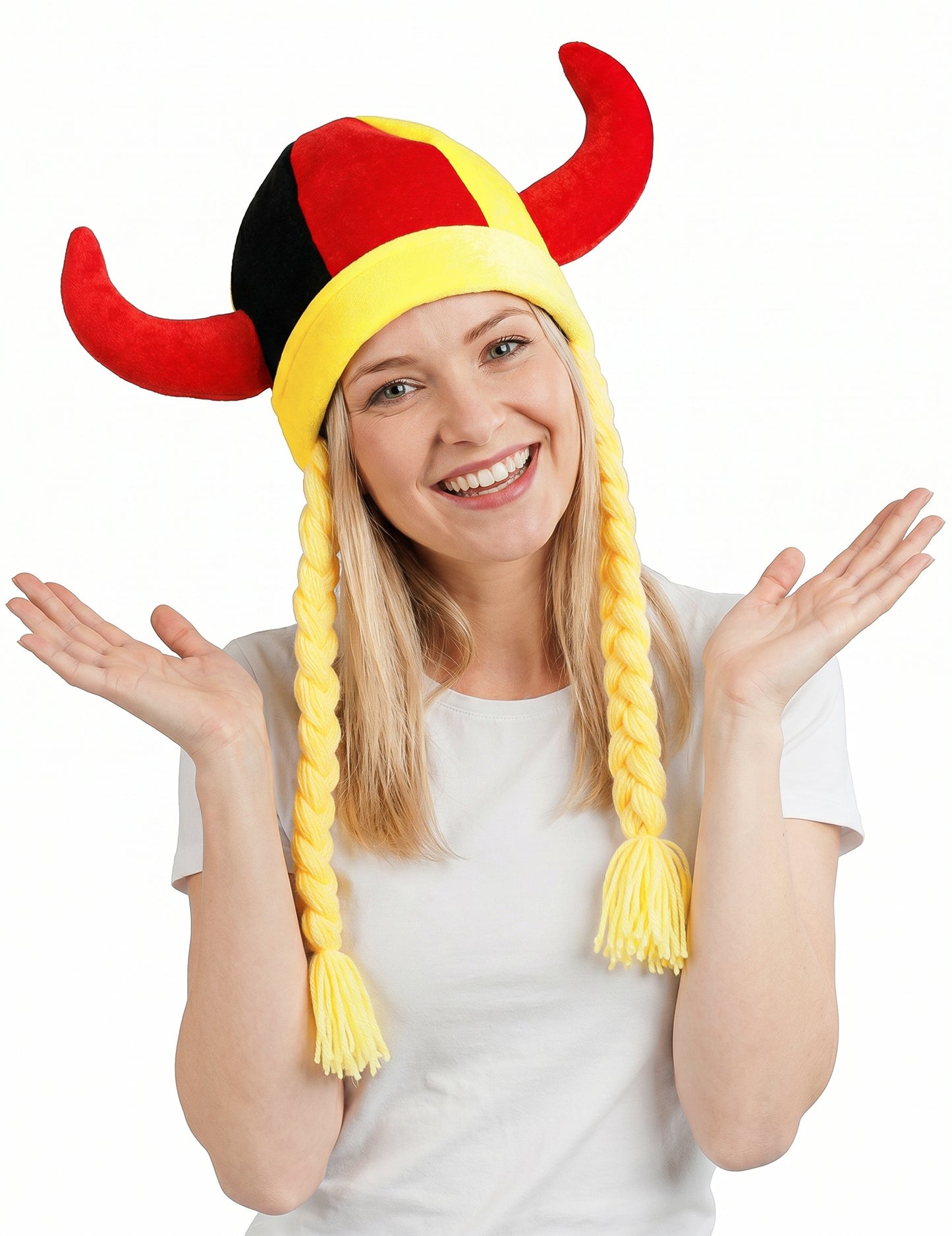 Cască din material textil cu coarne și cozi împletite suporter Germania