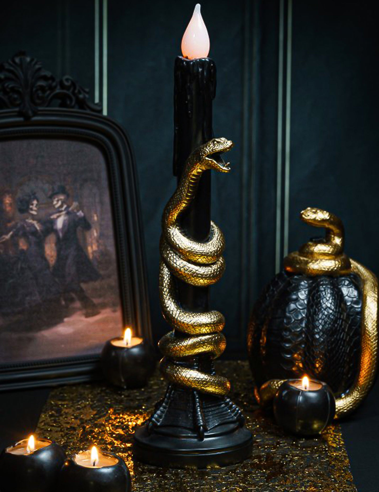 Chandelier décoratif en résine noir avec serpent doré et LED 11 x 11 x 41 cm