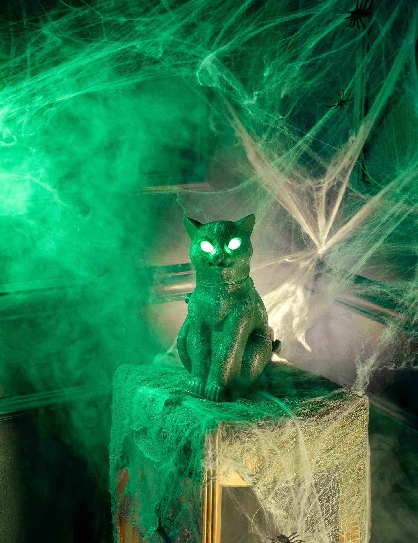 Pisică neagră strălucitoare, sunet și ochi strălucitori 30 cm