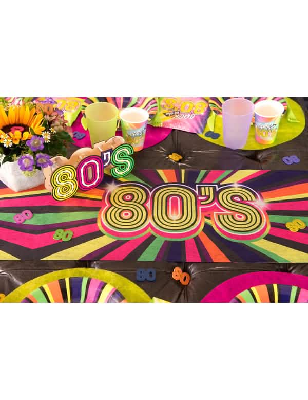 Decor de masă din material nețesut, stil anii 80