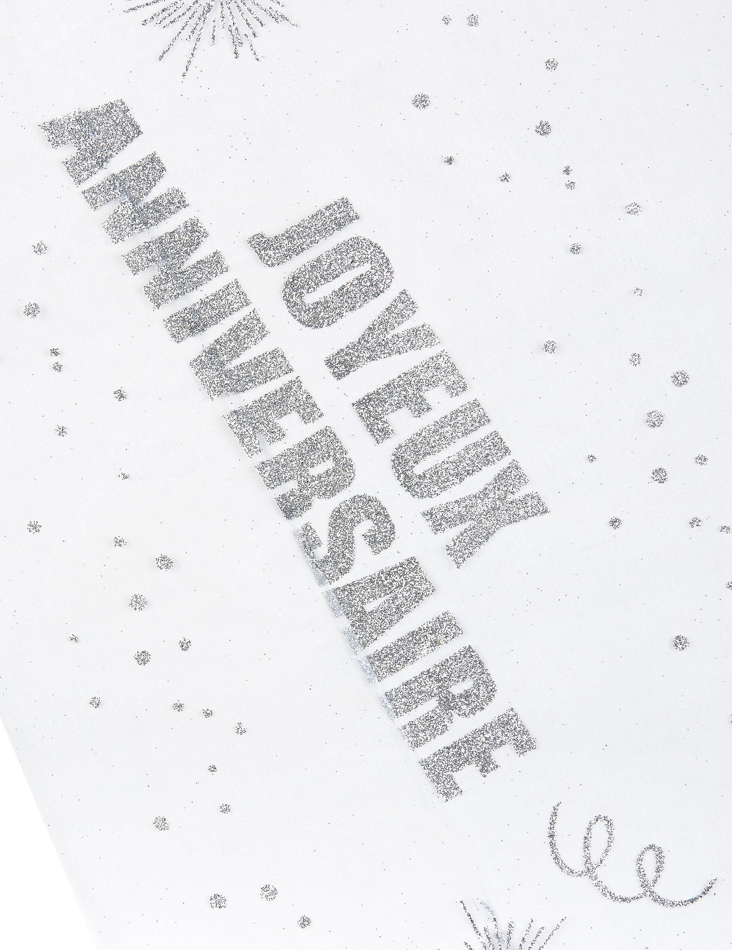 Cornișă de masă din organza argintie strălucitoare cu mesajul „La mulți ani” 29 cm x 5 m