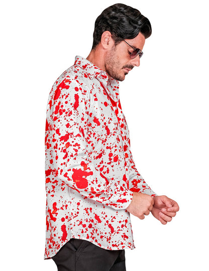 Bărbatul cu cămașă albă, sângeros