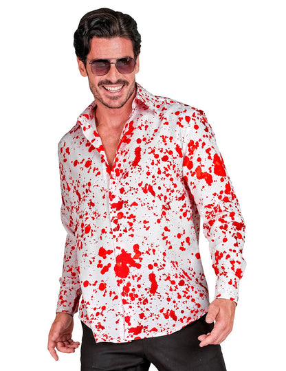 Bărbatul cu cămașă albă, sângeros