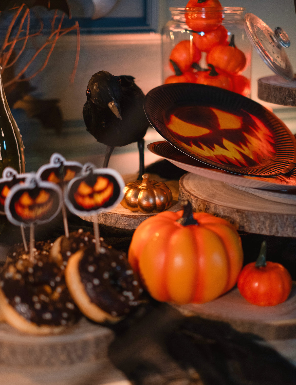 Mise en scène de buffet gourmand de la citrouille en résine d'Halloween