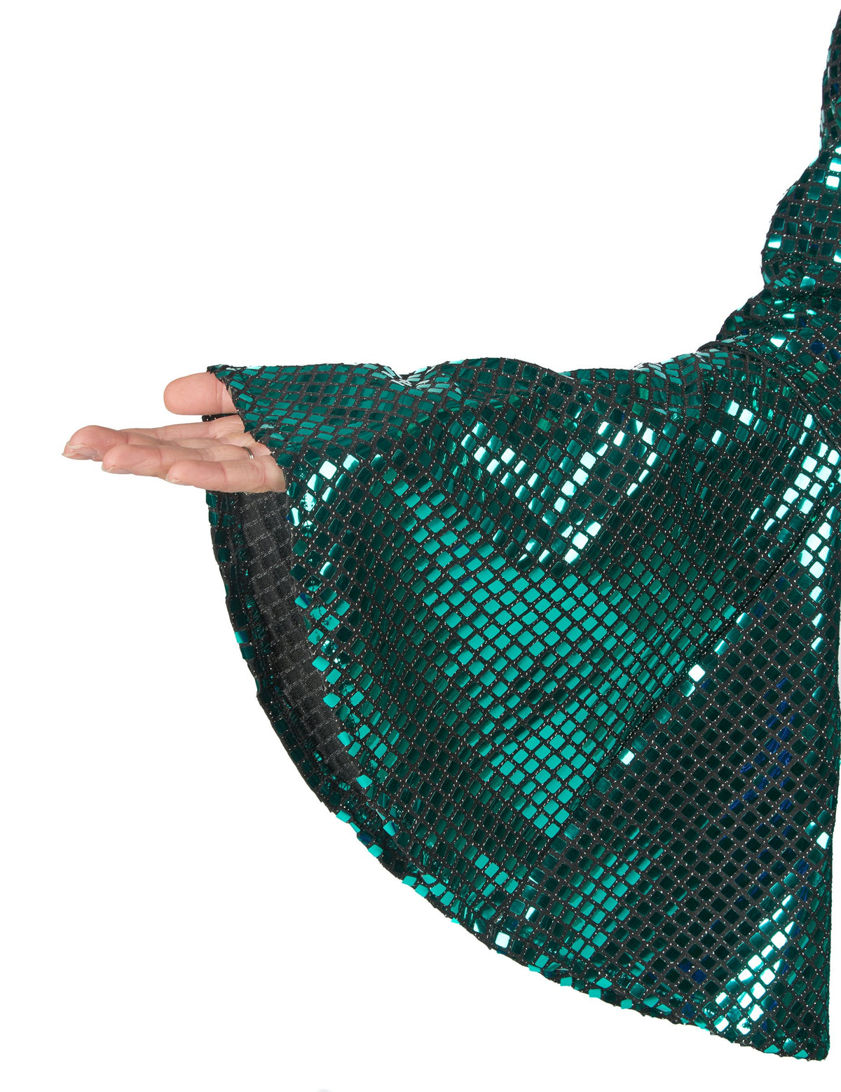 Détail de la manche évasée à paillettes de la combinaison disco pour femme