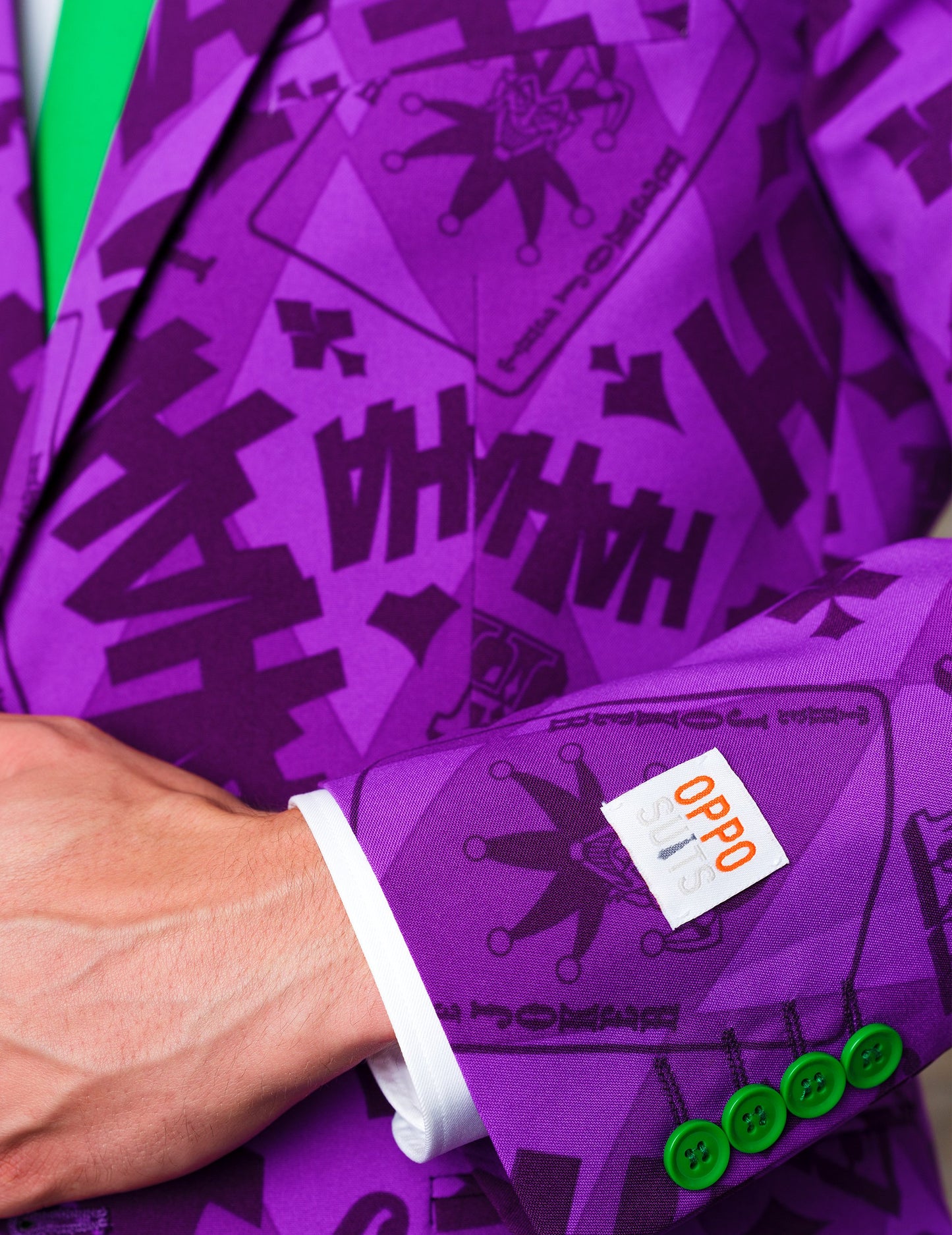 Costum Domnul Joker s -a opus omului
