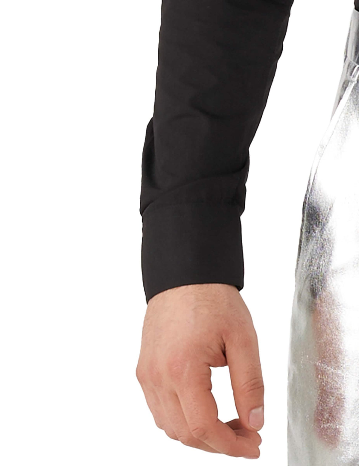 Cadru de aproape pe mâneca și pantalonul Costumului Mr. Shiny Silver pentru bărbat