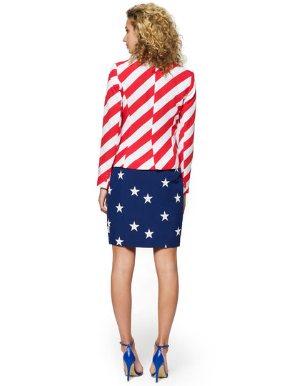 Costum doamna. America femeie opusă