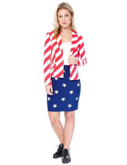 Costum doamna. America femeie opusă