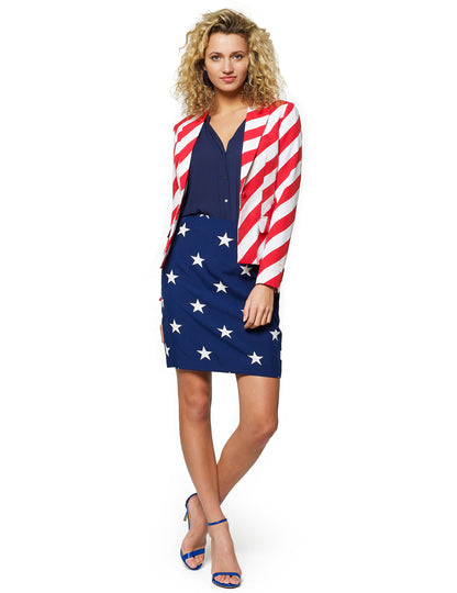 Costum doamna. America femeie opusă