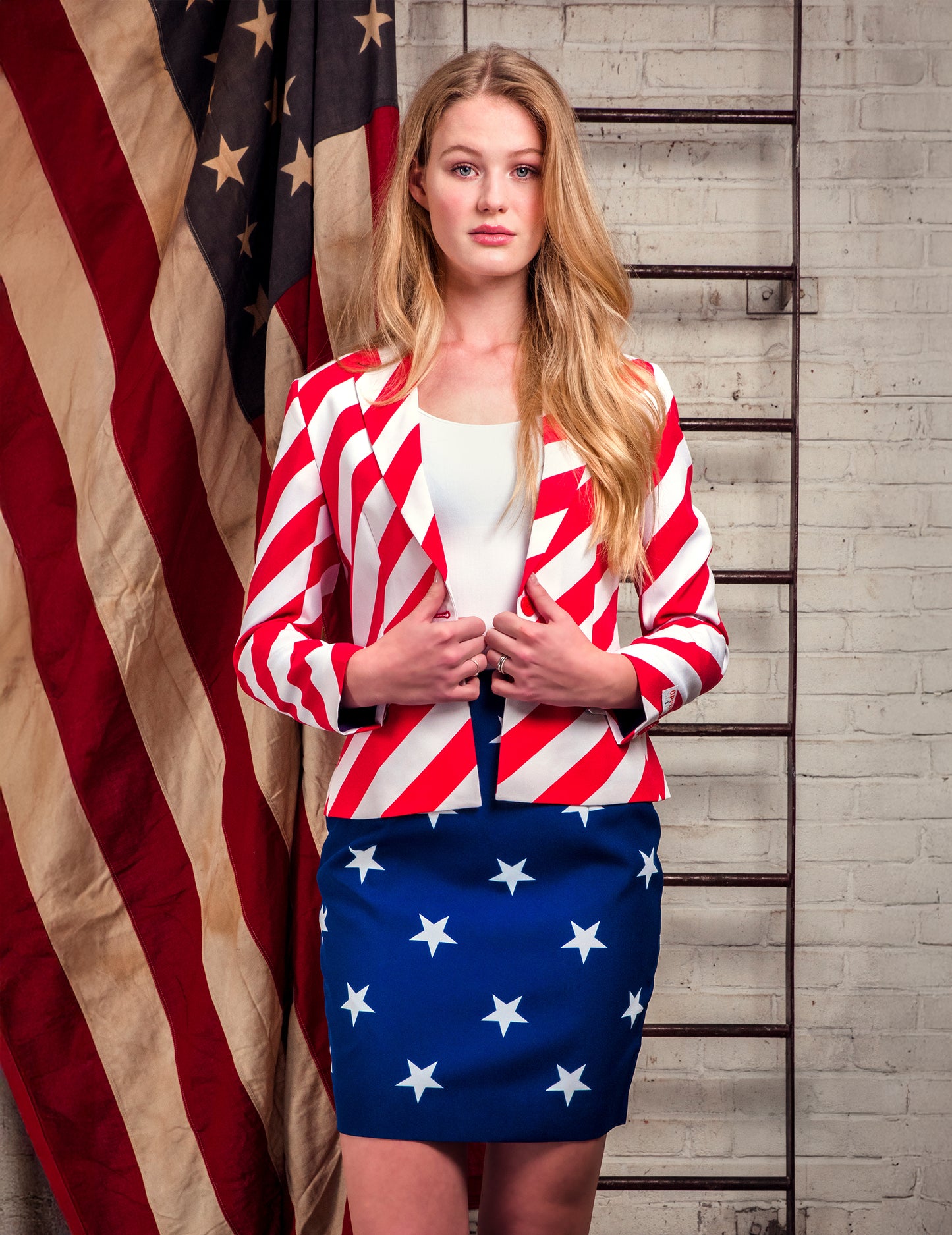 Costum doamna. America femeie opusă