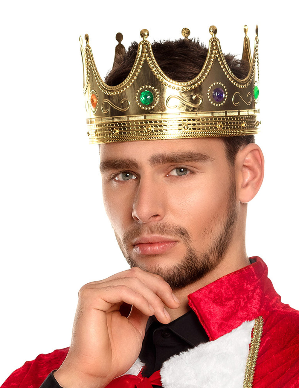 Gros plan sur le porté de la couronne de roi pour adulte