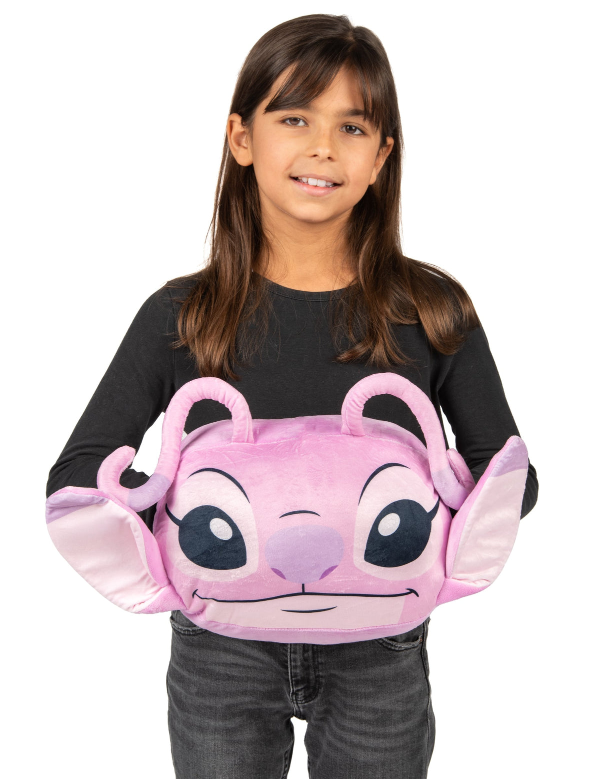 Vue de face tenue par un enfant du coussin cocooning en forme de tête Angel Lilo & Stitch™