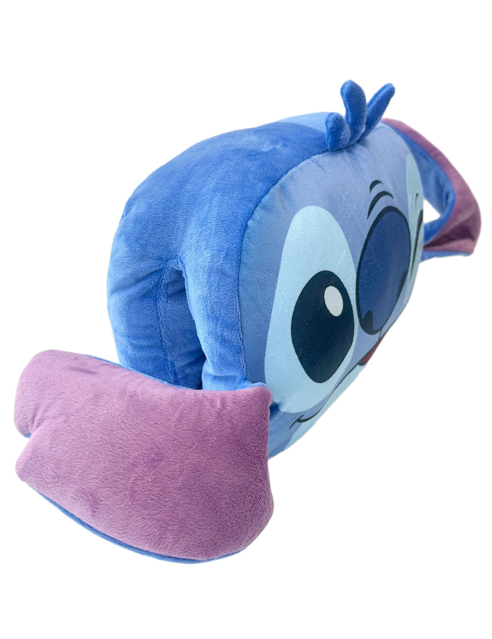 Vue de trois-quarts du coussin cocooning en forme de tête Stitch Lilo & Stitch