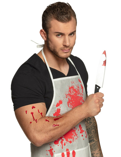 Cuțit ținut în mână din cuțitul din plastic Halloween pătat de sânge