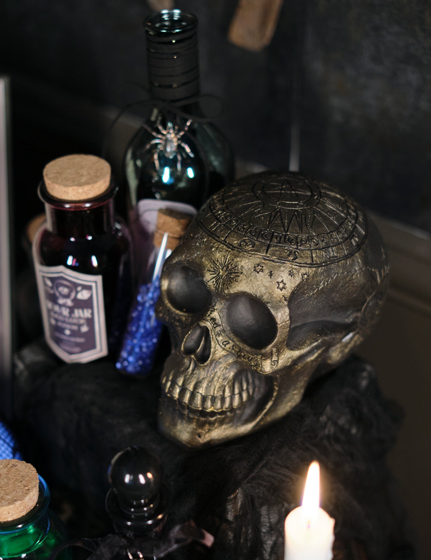 Craniu schelet cu pentagram auriu