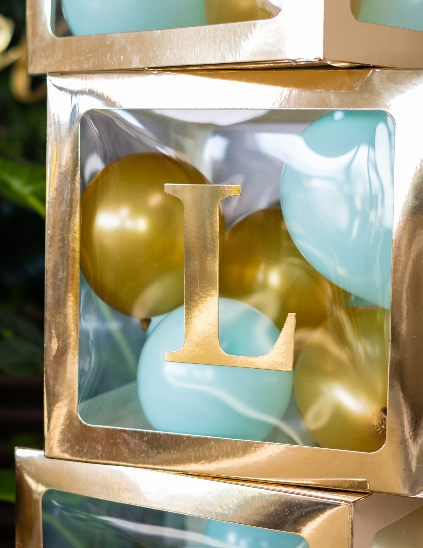 Cubul cu balon transparent auriu 30 x 30 cm