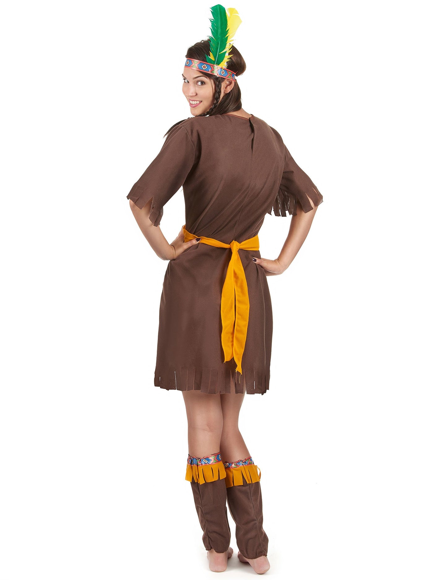 Costum indian înconjurat de femeie