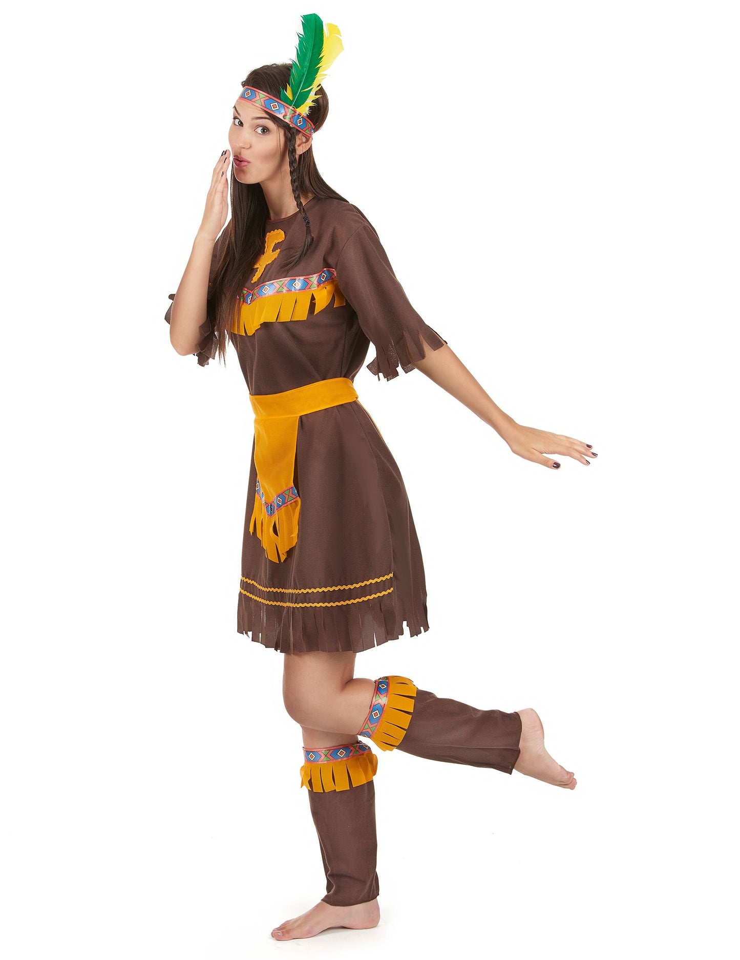 Costum indian înconjurat de femeie