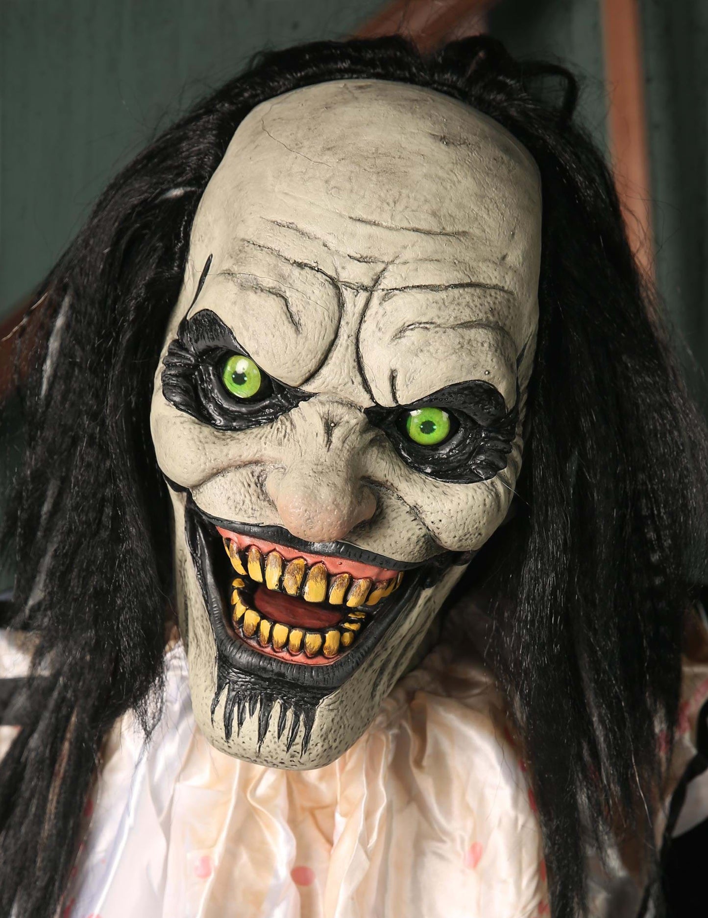 Decorare animată Clovură terifiantă cu copilul agățat cu mișcări și lumini de 2,15 m