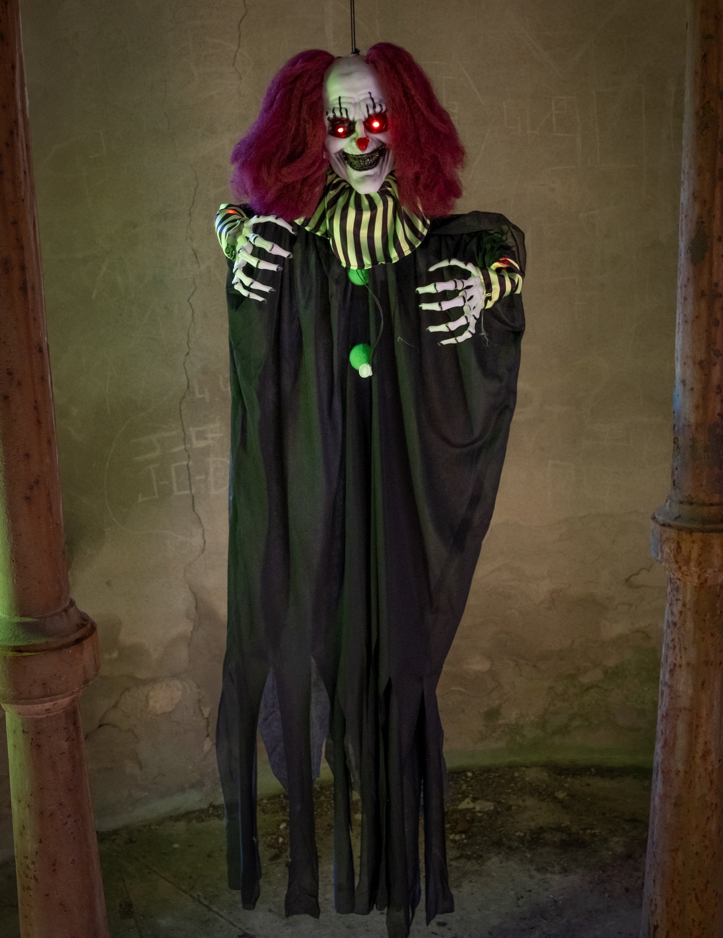 Decorare animată îngrozitoare clovn atârnând 130 cm