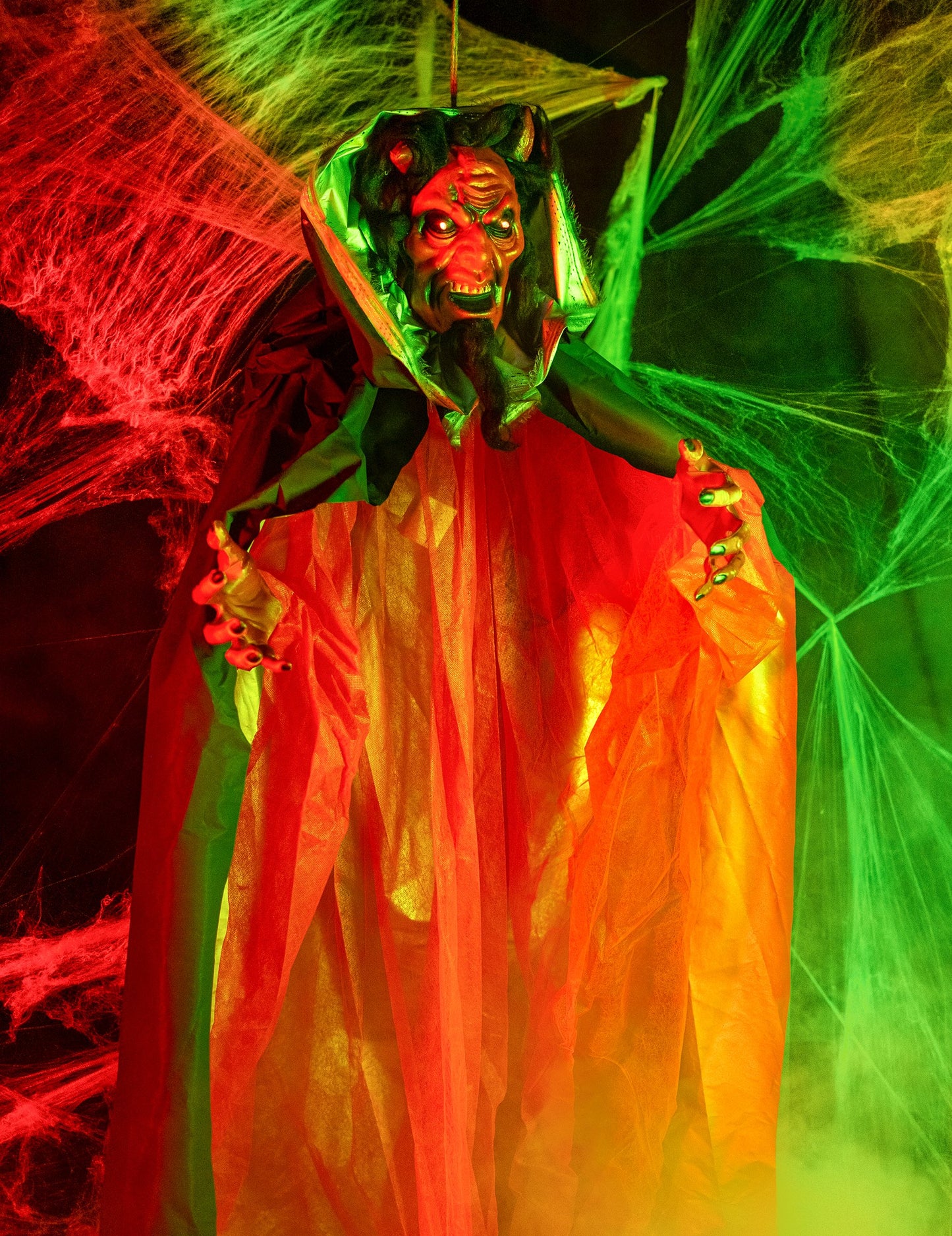 Punere în scenă cu pânze de păianjen a decorațiunii animate și luminoase demon