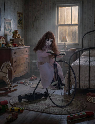 Decorațiune animată cu fetiță posedată pe bicicletă, cu mișcare, 72 x 30 x 94 cm