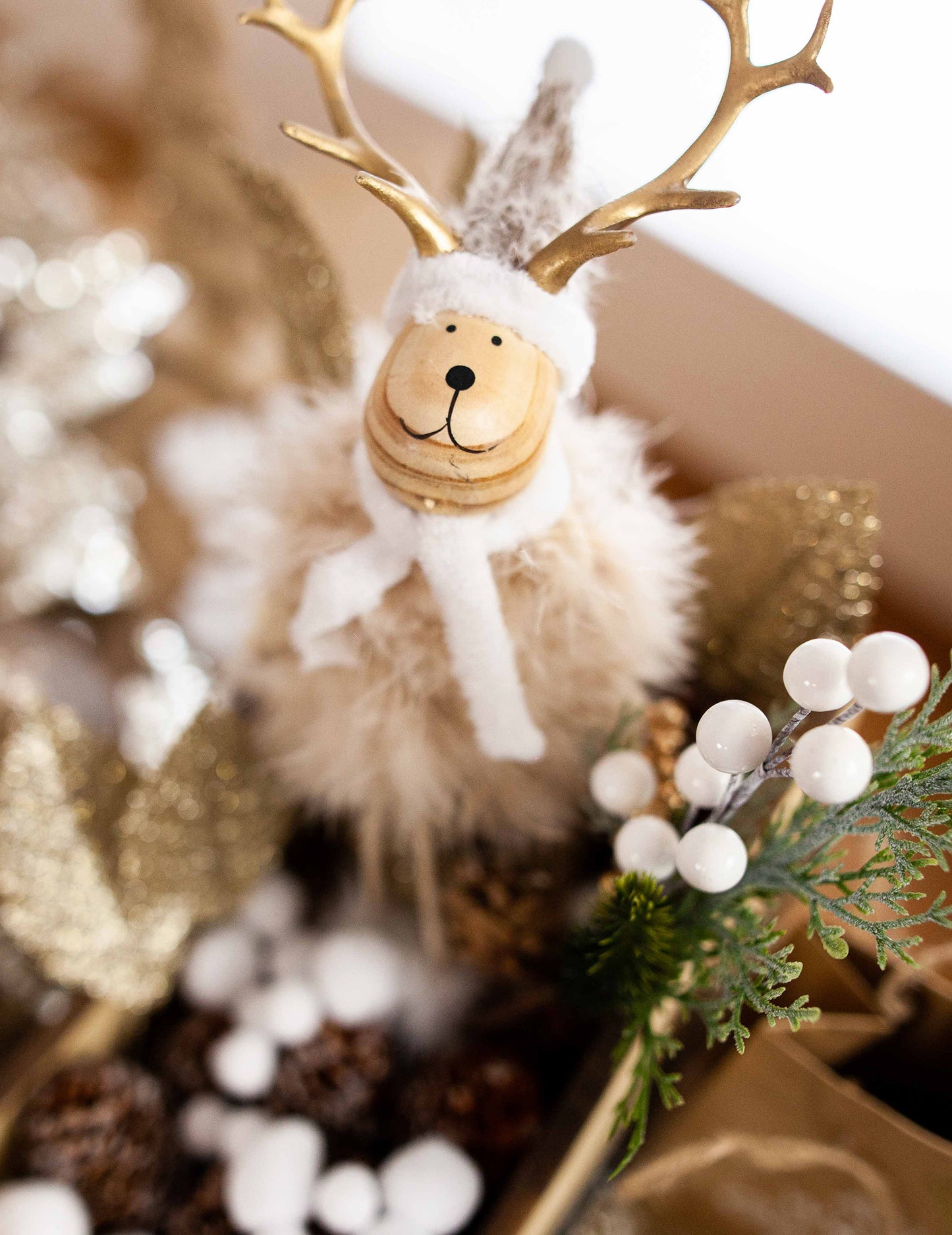 Decorațiune ren din lemn și blană 15,5 cm 