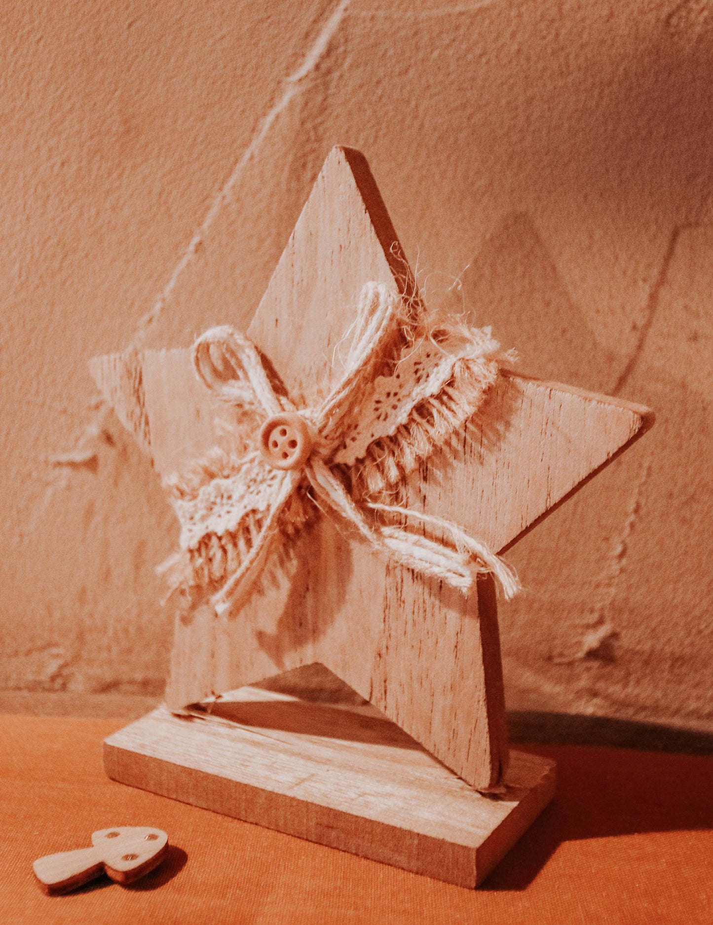 Decorațiune stea din lemn cu iută și dantelă 13 cm 