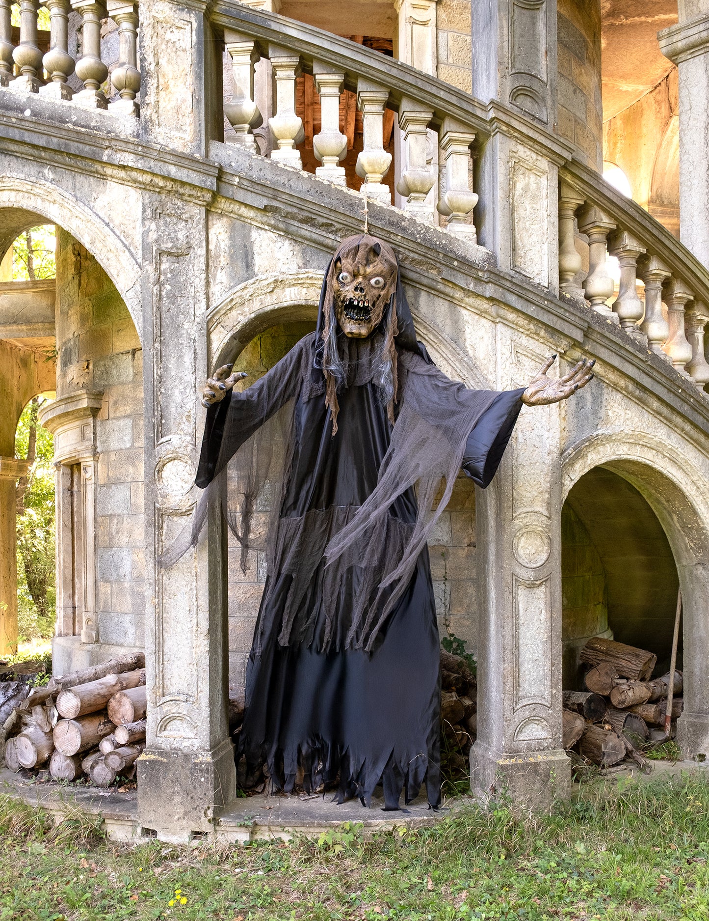 Decorațiune gigantică de Halloween: vrăjitoare/zombi agățat, 3,50 m