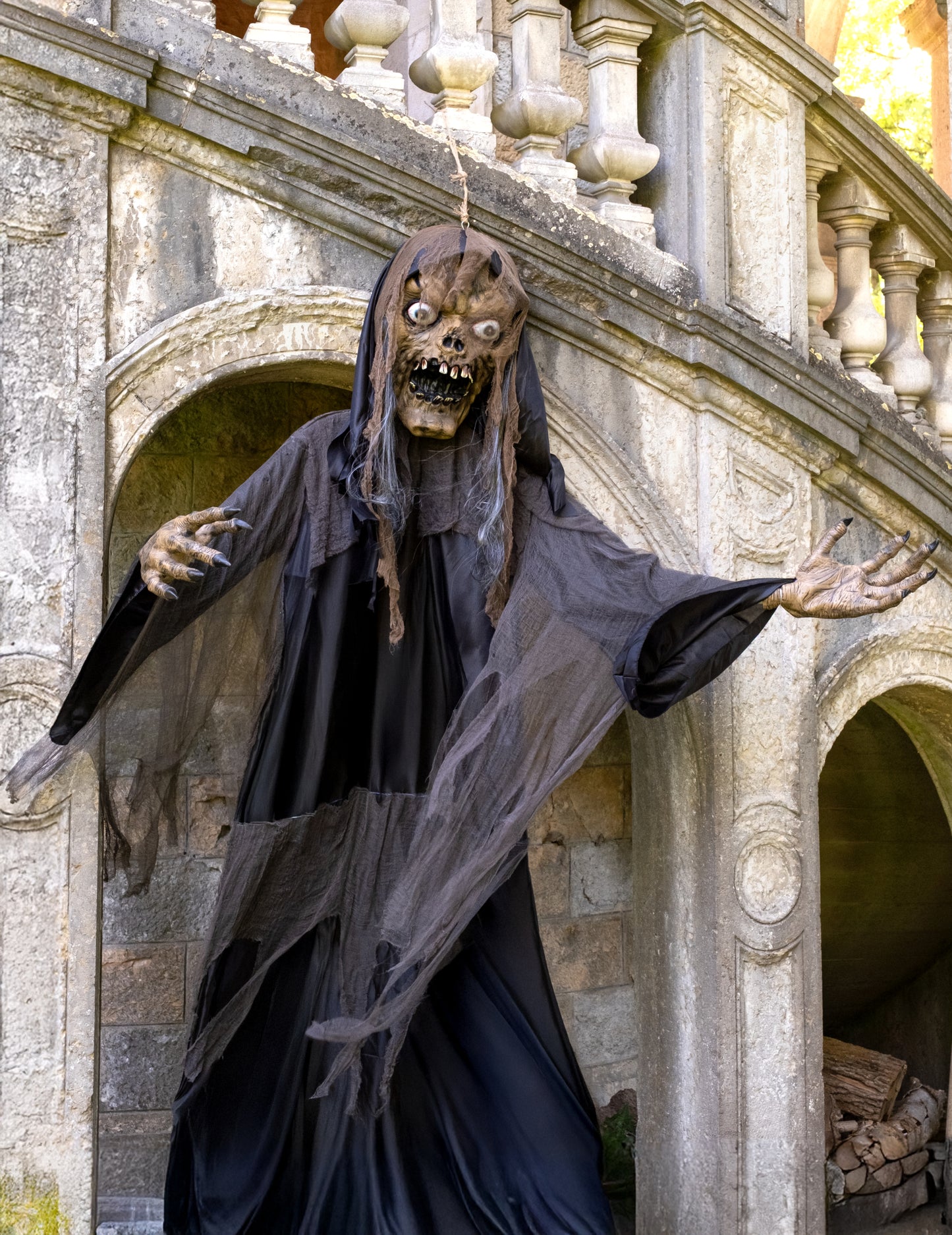 Decorațiune gigantică de Halloween: vrăjitoare/zombi agățat, 3,50 m