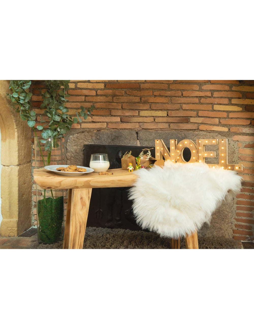 Decor de ambient cu litere luminoase crăciun