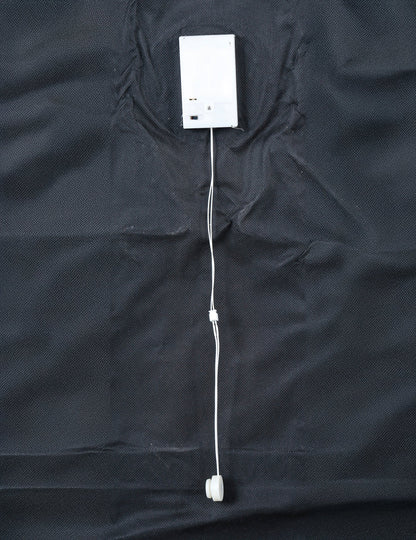 Détail du boîtier à piles et du bouton d'activation de la décoration lumineuse cercueil