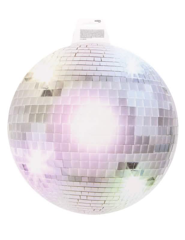 Vedere din față a decorațiunii murale cu bilă disco argintie