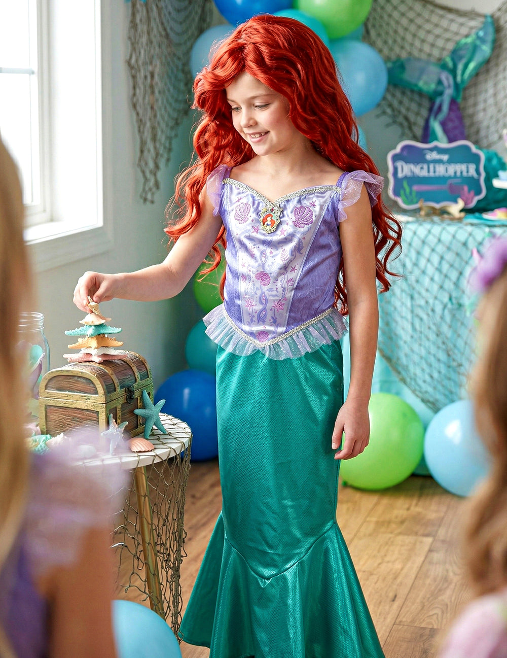 Mise en situation du déguisement Ariel la Petite Sirène™ classique