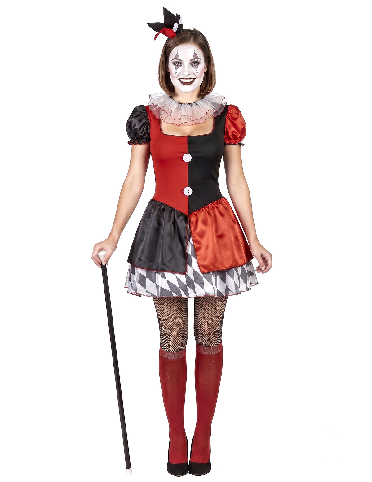 Femeie cu costum roșu și negru