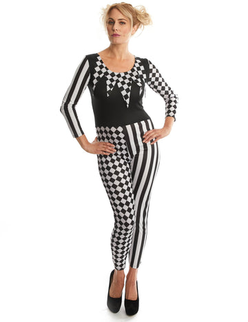 Costum de arlechină pentru femei, în două culori, negru și alb, cu motive în carouri și dungi