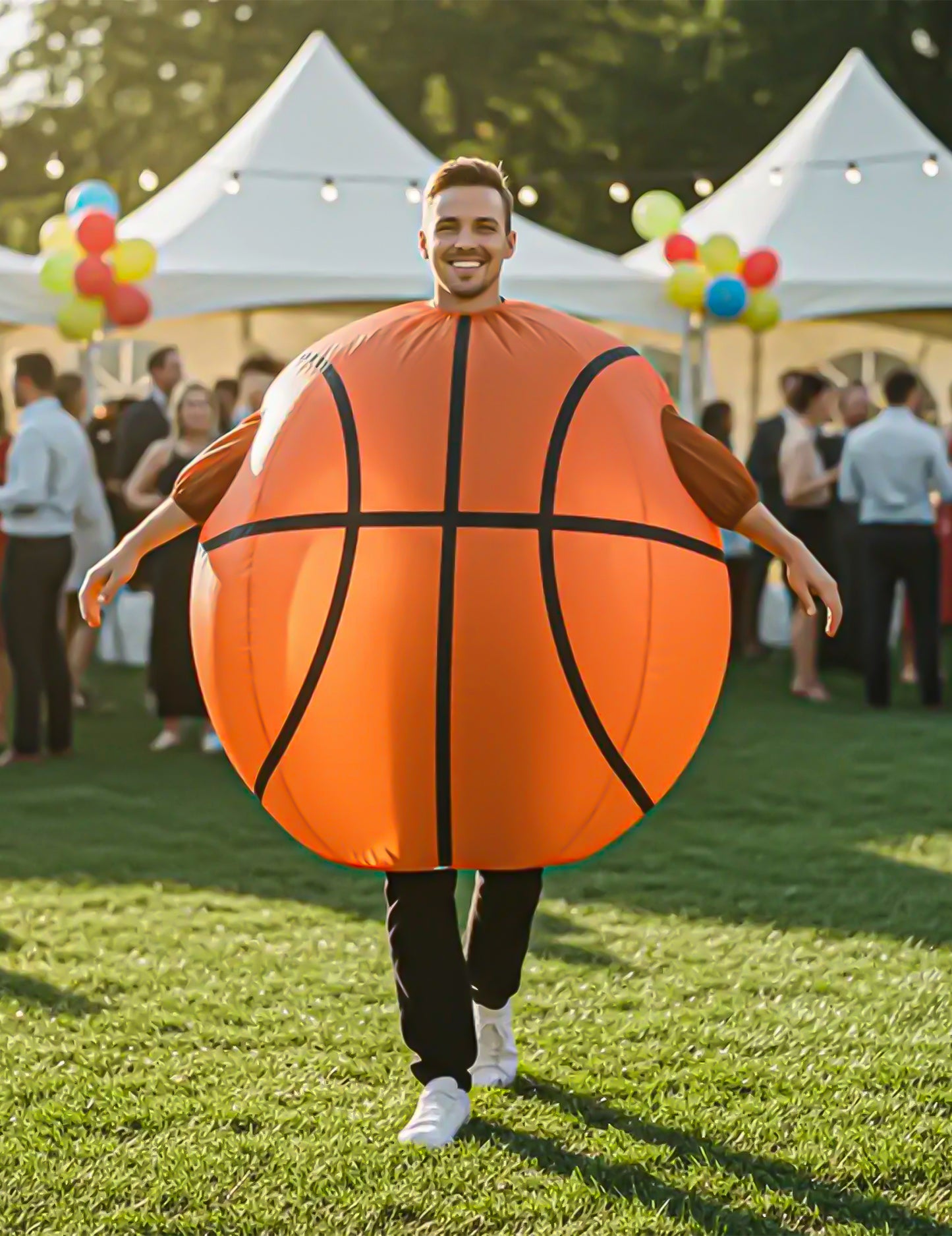 Mise en situation lors d'une fête du déguisement ballon de basket gonflable