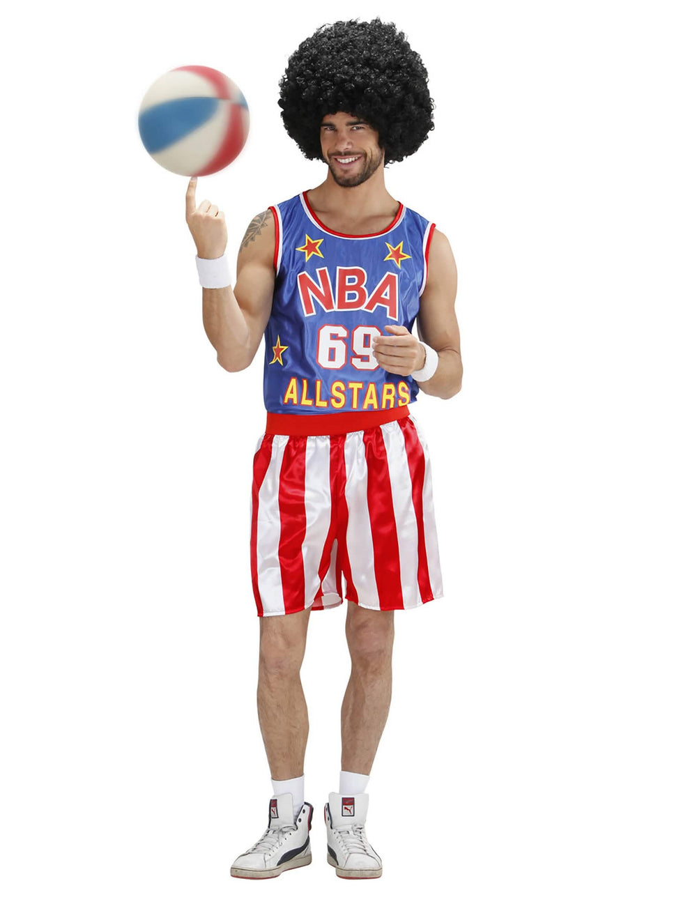 Minge de baschet care se învârte pe degetul costumului de baschetbalist NBA