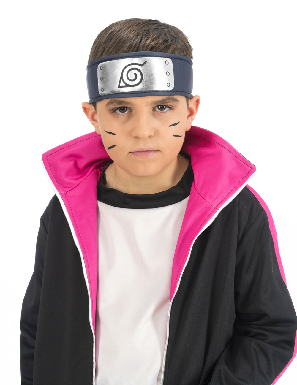 Gros plan sur le bandeau et le maquillage du déguisement Boruto pour enfant