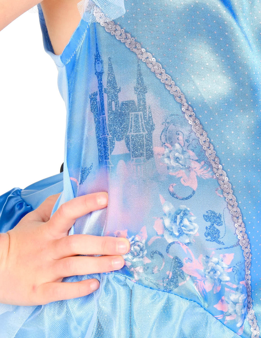 Détail de l'imprimé château et fleurs du déguisement Cendrillon™ basique pour enfant