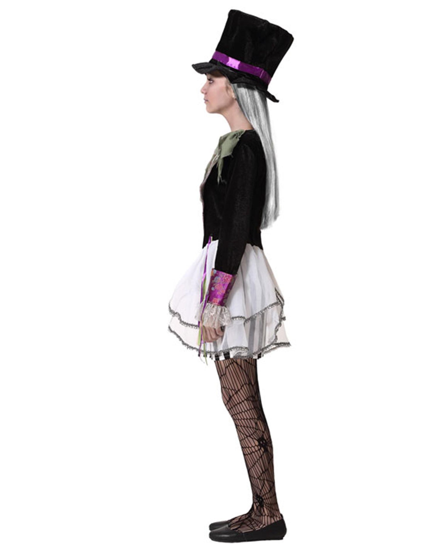 Fată cu costum de fată întunecată