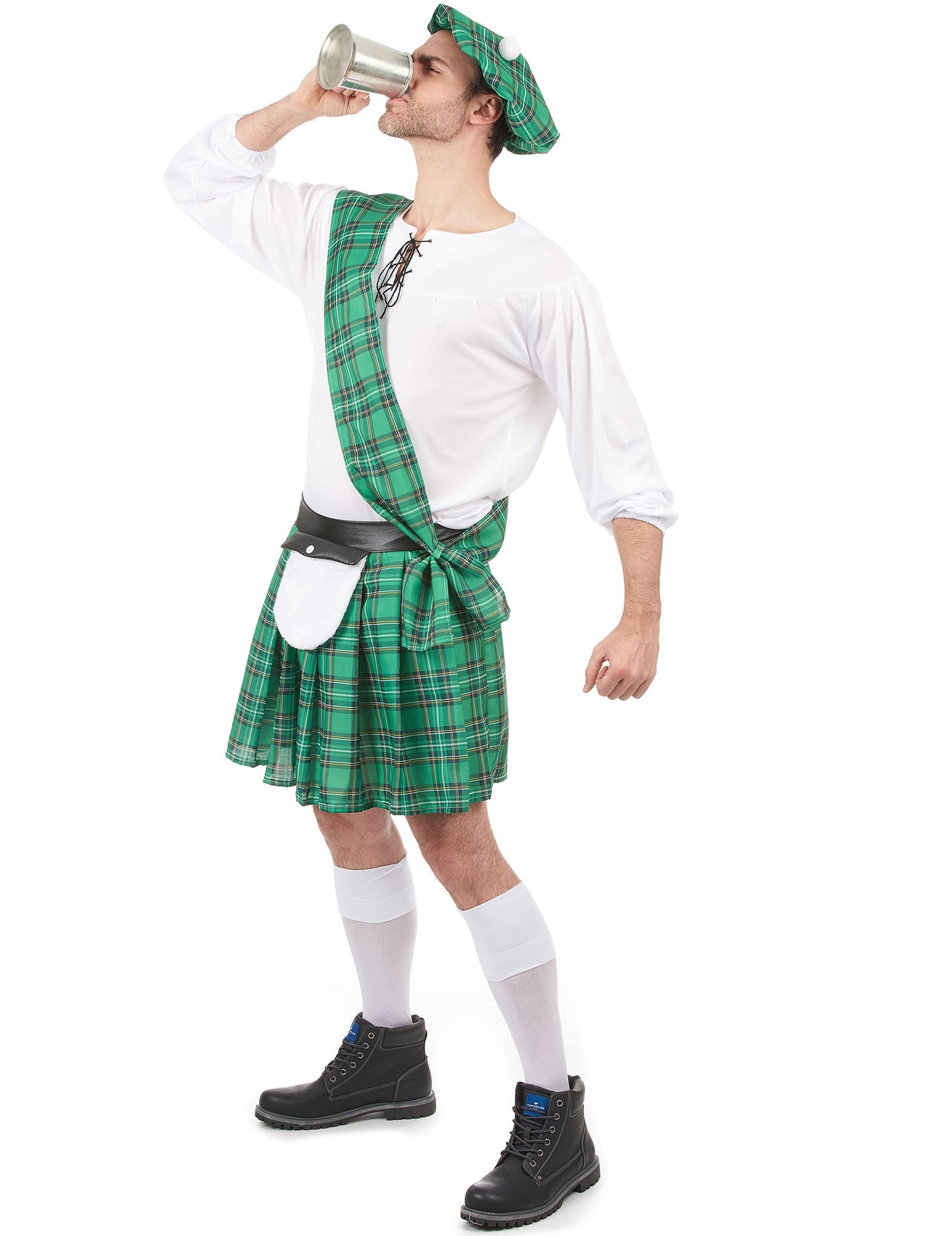 Vedere din profil a costumului scoțian pentru bărbați