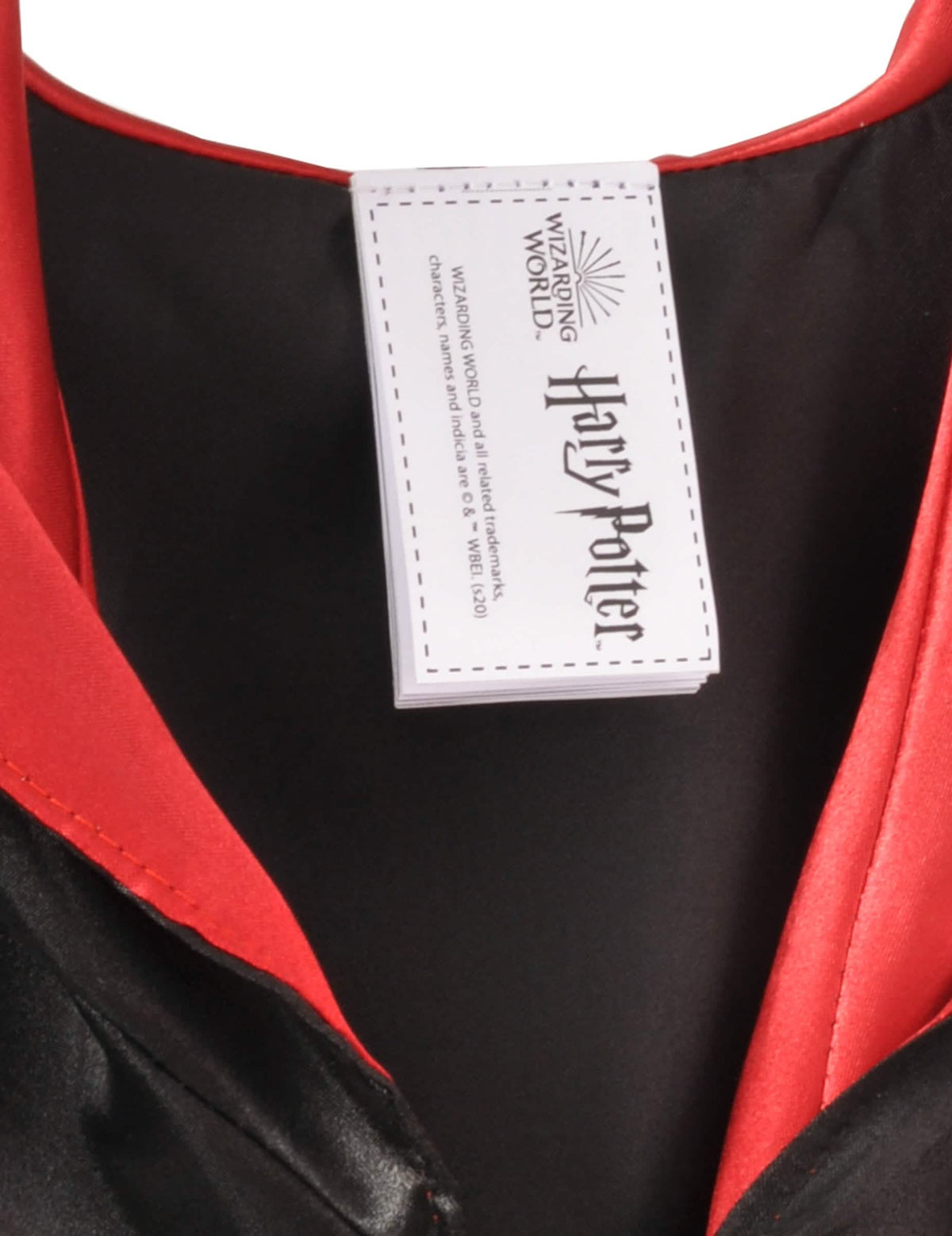 Detaliul etichetei oficiale a costumului și accesoriului Harry Potter