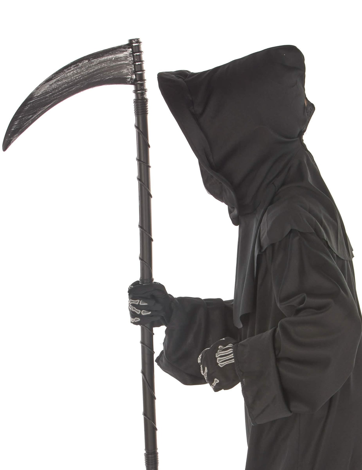Vedere din profil a costumului de cosplay al secerătorului sinistru